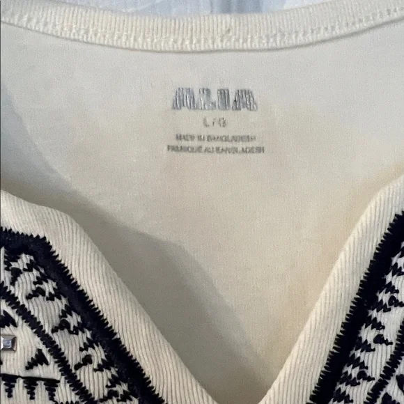 4/$20 Alia Cream Tee with Intricate Black Design - Picture 2 of 4